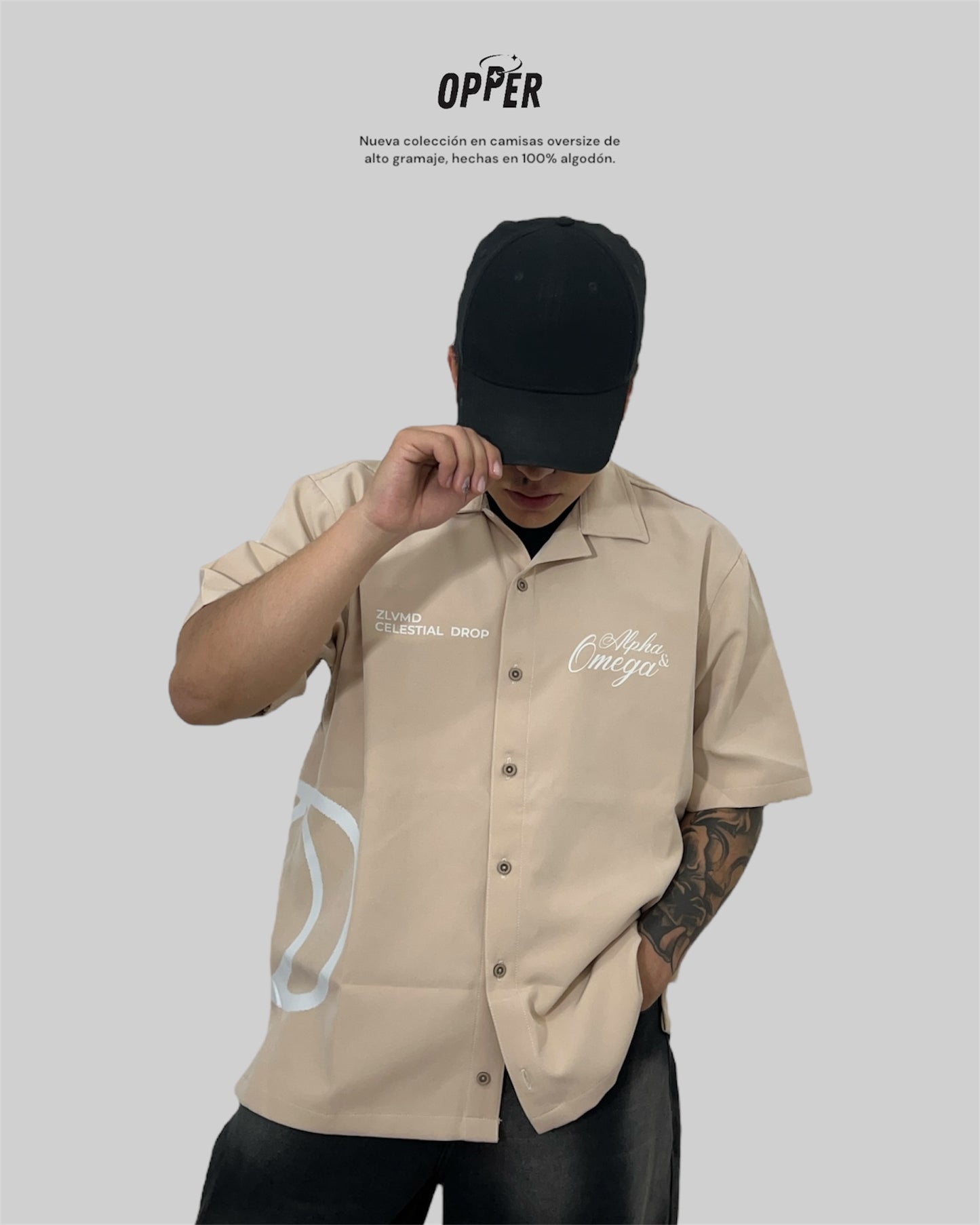 Camisas oversize de alto gramaje color beige.