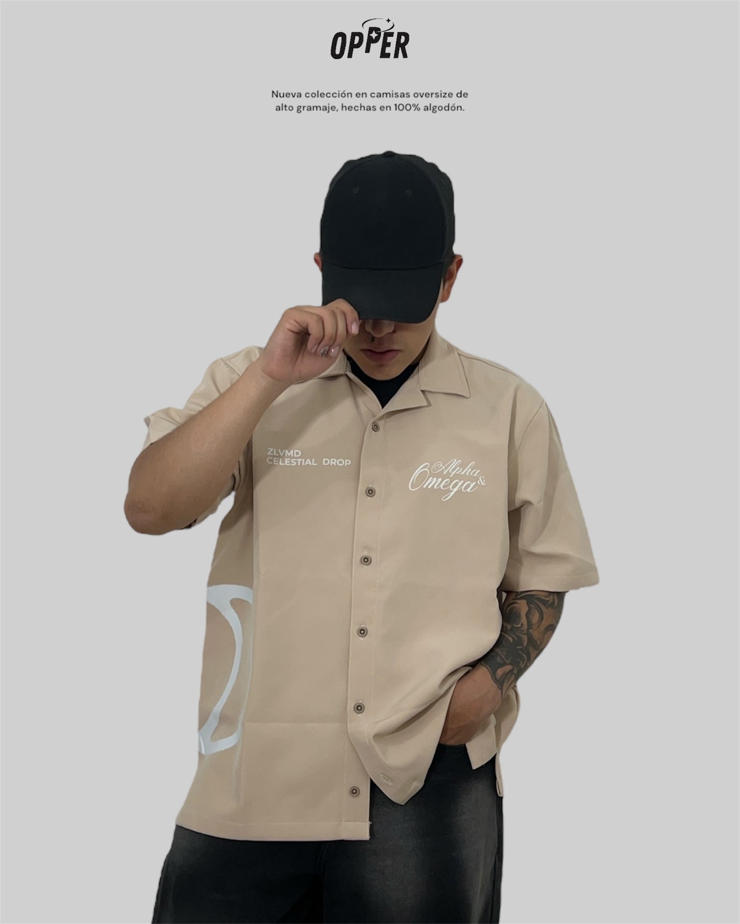 Camisas oversize de alto gramaje color beige.