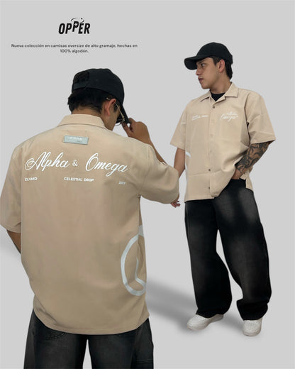 Camisas oversize de alto gramaje color beige.